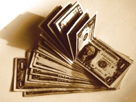 Dollar increases in quiet trading