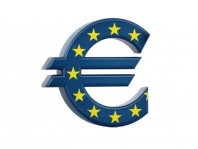 The euro fell against the dollar because of the worries about Greece