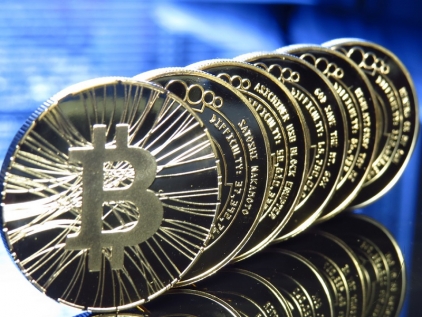 Bitcoin Falls Below $10k 