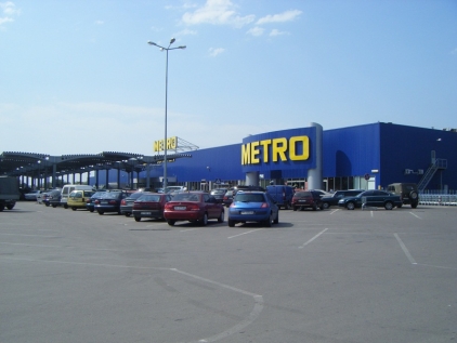 Metro expects to increase profits and sales in 2015/16 fiscal year