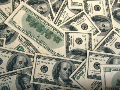 Dollar falls against euro